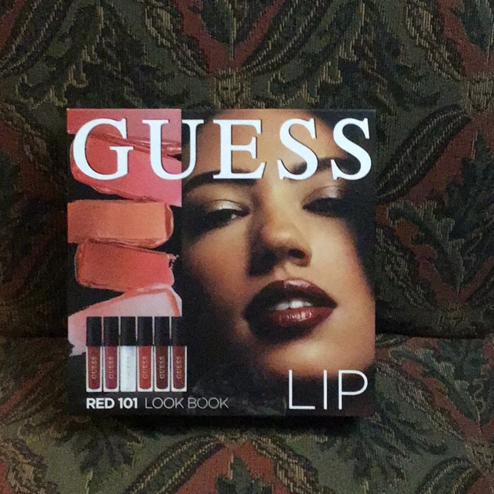 Liquid lip gloss